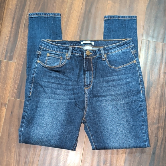 Elegant Denim Jeans with Gold Detailing - Picture 3 of 5